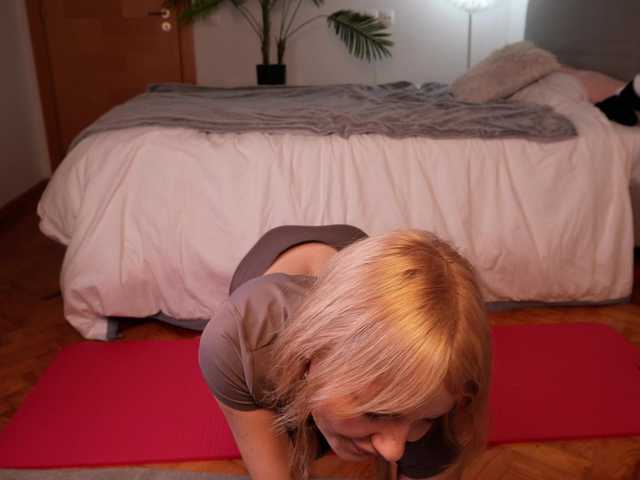 NaomiRosy's BongaCams show and profile