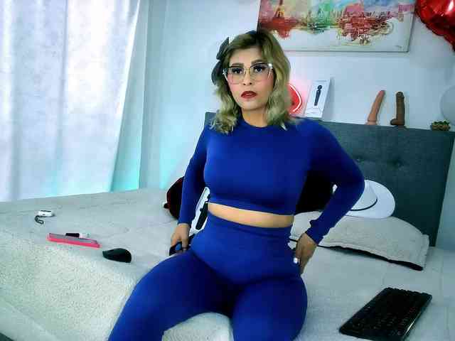 Sharlott-3 Live Webcam on BongaCams