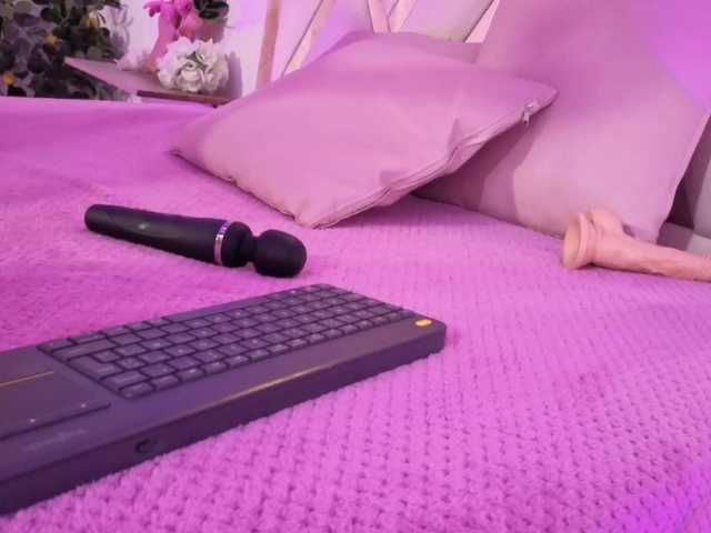 NEFTIS-TAY's BongaCams show and profile