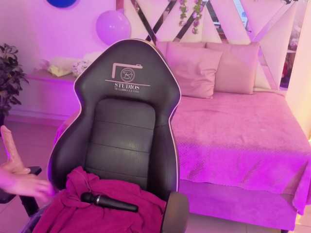 NEFTIS-TAY's BongaCams show and profile