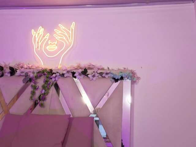 le modèle NEFTIS-TAY est en webcam porno dans un show sur le site bongacams, il possède les tags suivants: Latino/Hispanic,Brunette,Trimmed