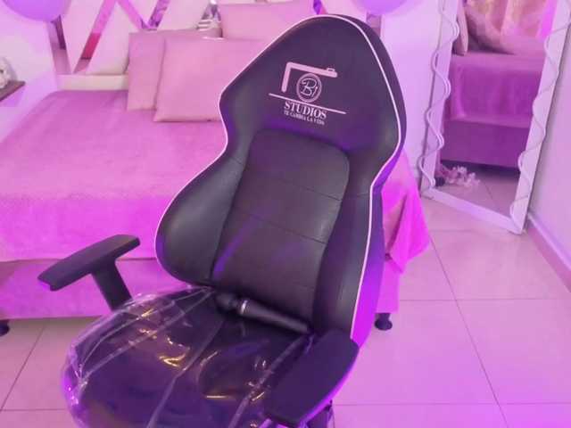 NEFTIS-TAY's BongaCams show and profile