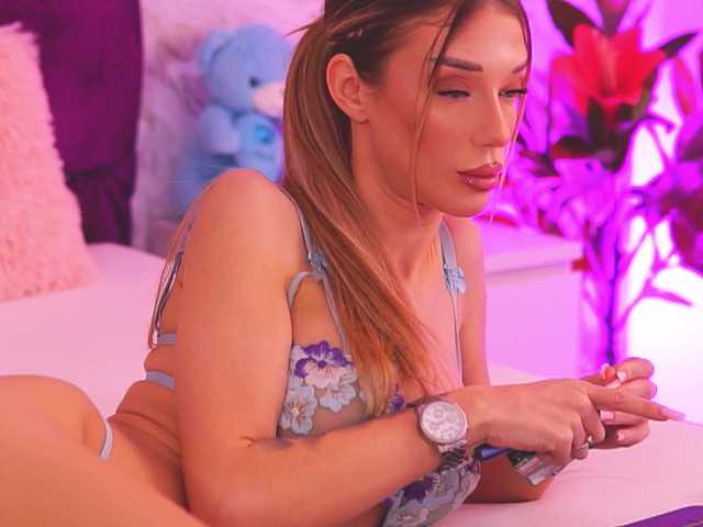 EllinaNuria's BongaCams show and profile