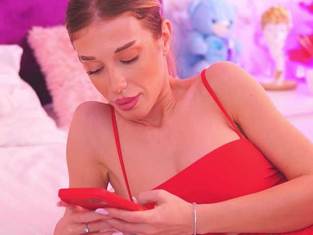 EllinaNuria's BongaCams show and profile