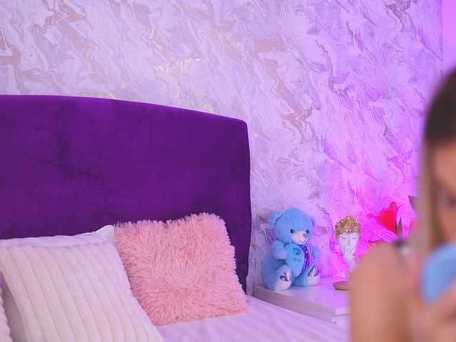 EllinaNuria's BongaCams show and profile