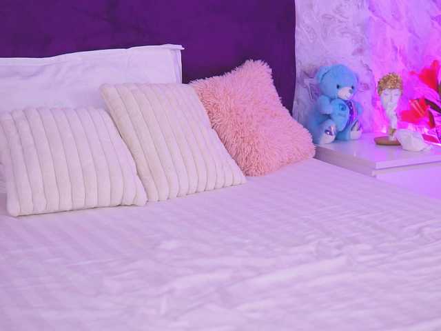 EllinaNuria's BongaCams show and profile