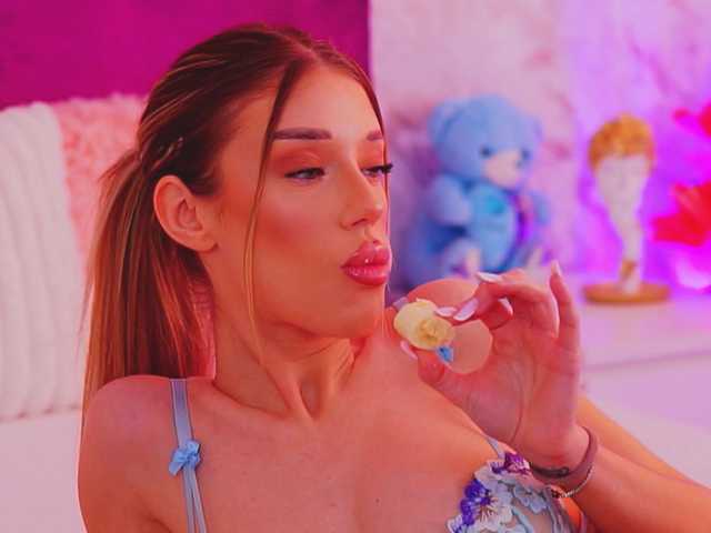 EllinaNuria's BongaCams show and profile