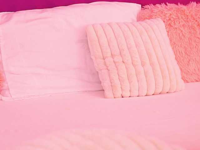 EllinaNuria's BongaCams show and profile