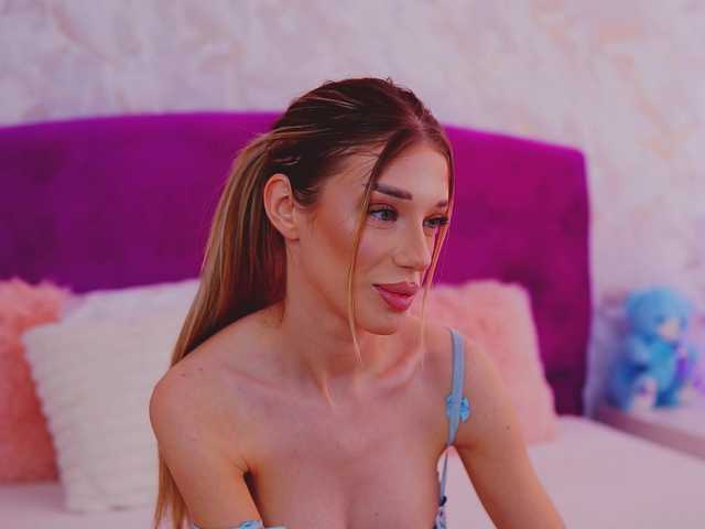 EllinaNuria's BongaCams show and profile