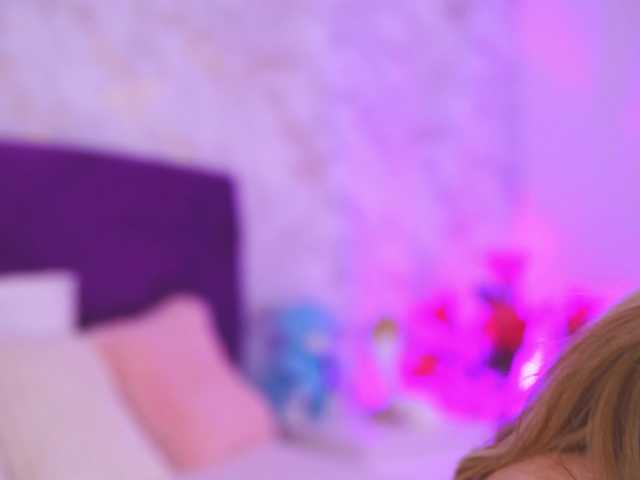 EllinaNuria's BongaCams show and profile