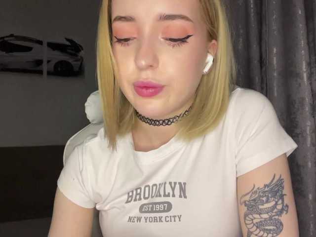 LeliaSanda's BongaCams show and profile