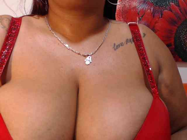 valeryhugetits webcam