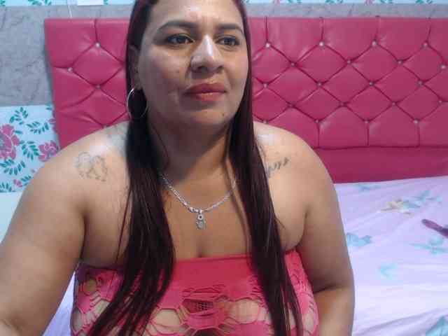 valeryhugetits webcam