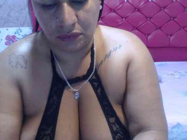 valeryhugetits webcam