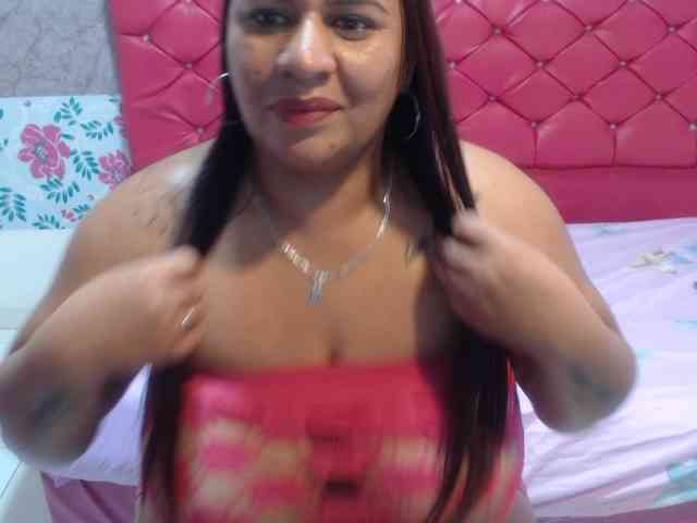 valeryhugetits webcam