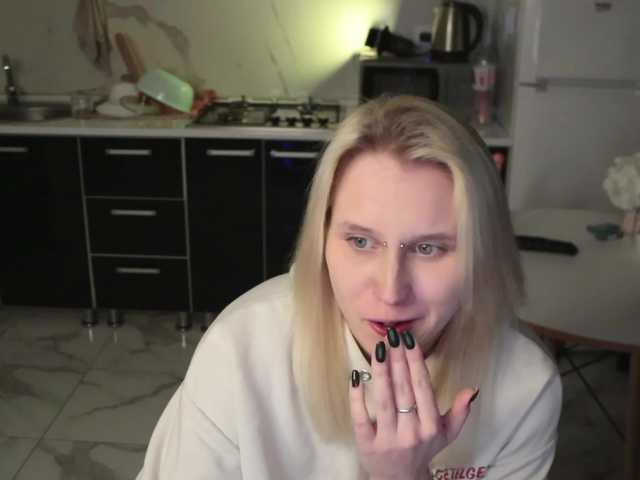 Mertyxxx's BongaCams show and profile