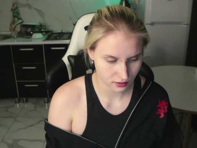 Mertyxxx's BongaCams show and profile