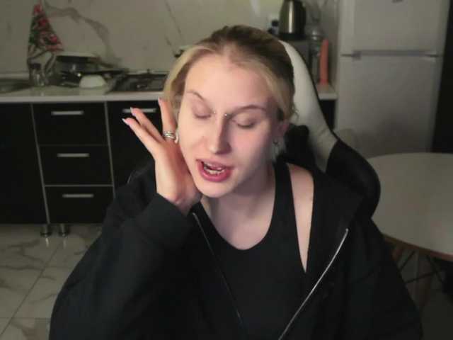 Mertyxxx's BongaCams show and profile