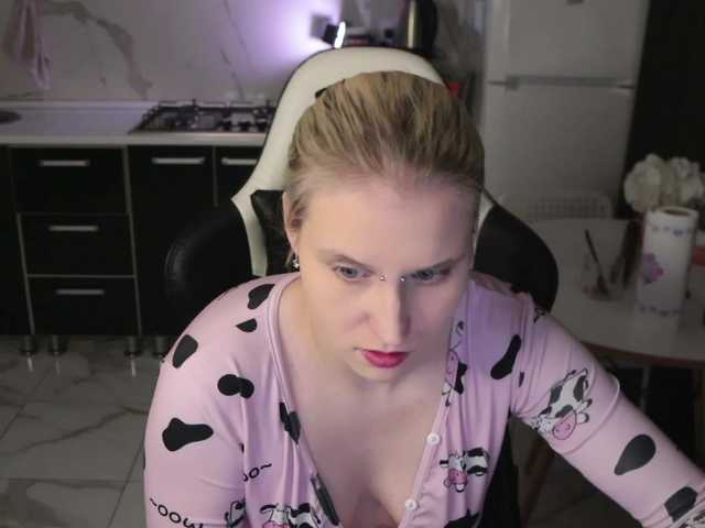 Mertyxxx's BongaCams show and profile