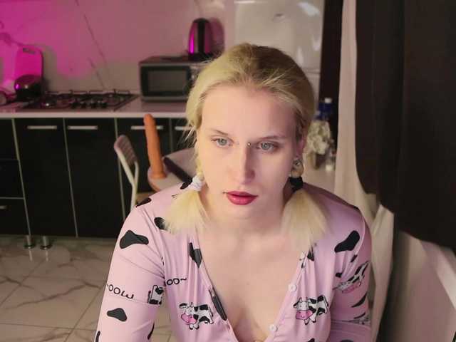 Mertyxxx's BongaCams show and profile