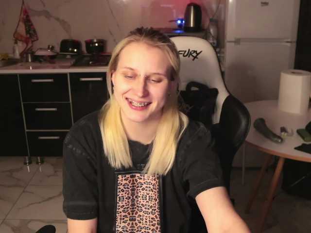 Mertyxxx's BongaCams show and profile