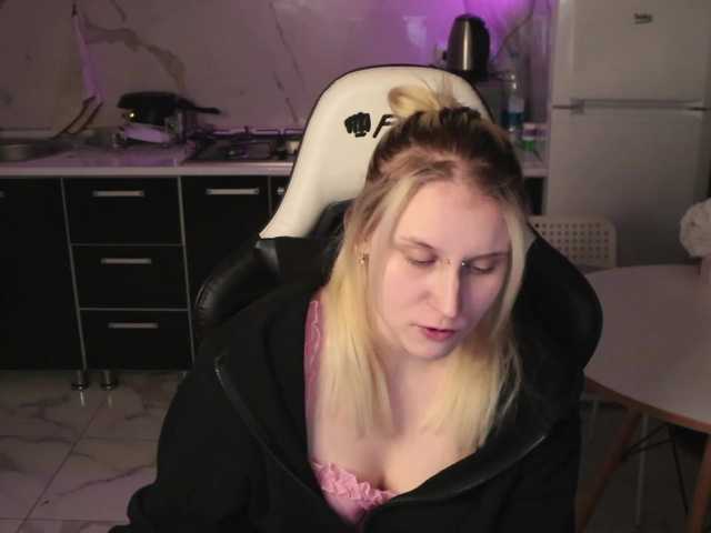 Mertyxxx's BongaCams show and profile