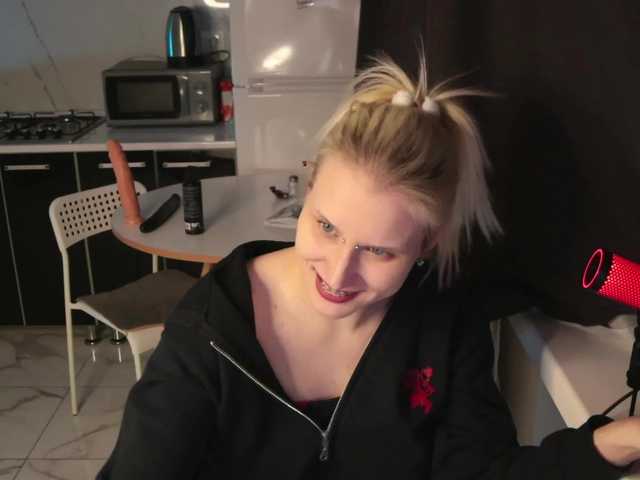 Mertyxxx's BongaCams show and profile