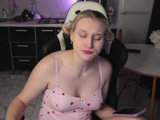 Mertyxxx's BongaCams show and profile