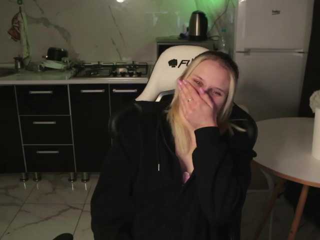 Mertyxxx's BongaCams show and profile