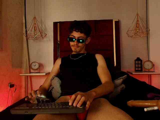 skinny-jean- Live Webcam on BongaCams