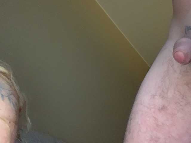 Youngstud37's BongaCams show and profile