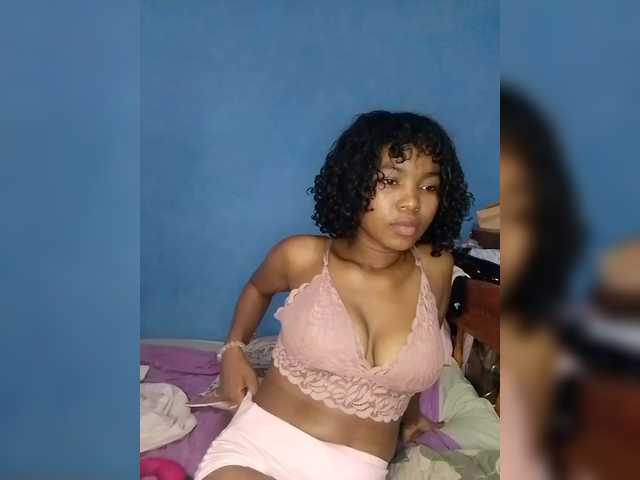 Candis02's BongaCams show and profile