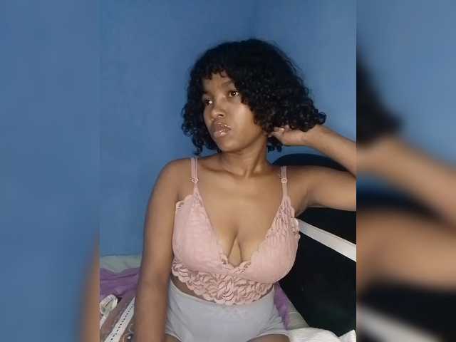 Candis02's BongaCams show and profile