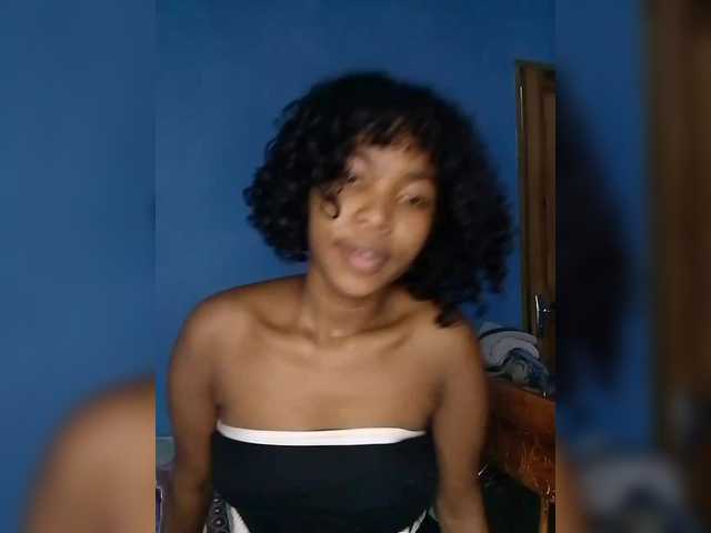 Candis02's BongaCams show and profile