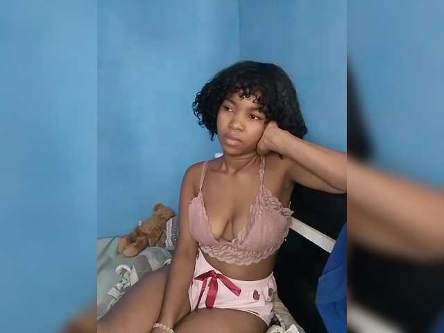 Candis02's BongaCams show and profile