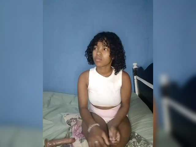 Candis02's BongaCams show and profile