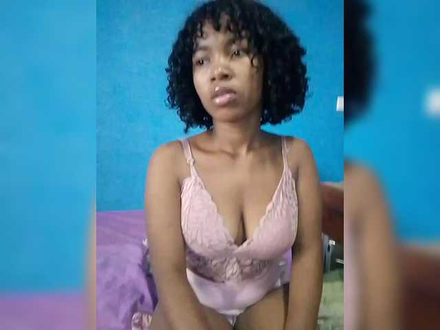 Candis02's BongaCams show and profile