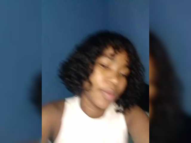 Candis02's BongaCams show and profile