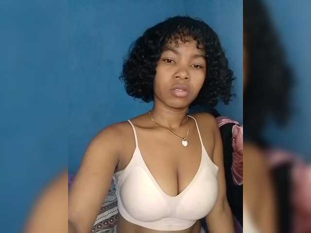 Candis02's BongaCams show and profile