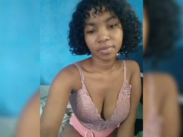 Candis02's BongaCams show and profile