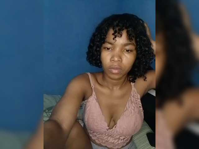 Candis02's BongaCams show and profile