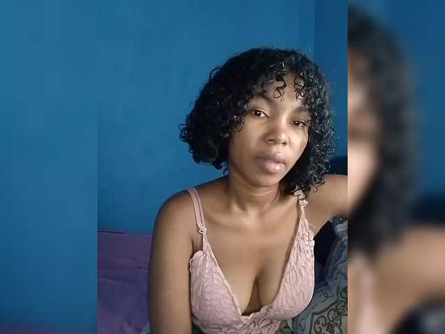 Candis02's BongaCams show and profile