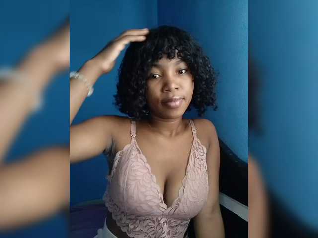 Candis02's BongaCams show and profile