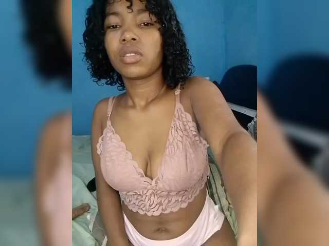 Candis02's BongaCams show and profile