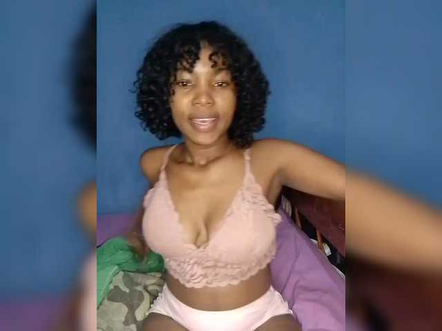 Candis02 from BongaCams