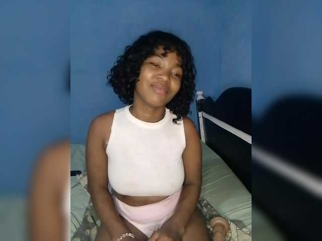 Candis02's BongaCams show and profile