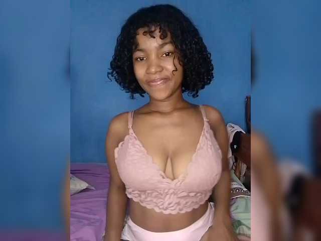 Candis02's BongaCams show and profile