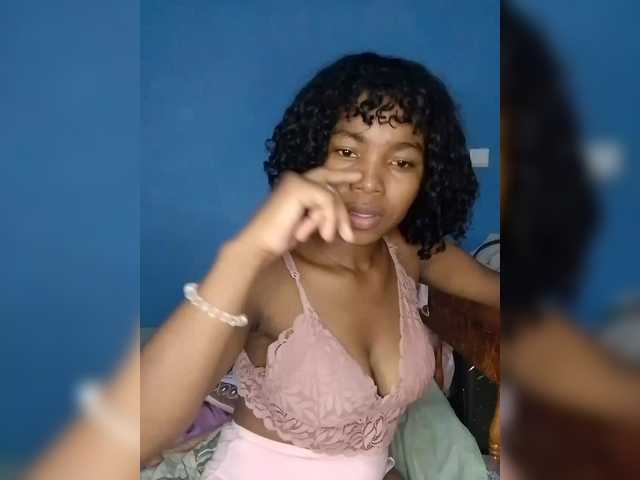 Candis02's BongaCams show and profile