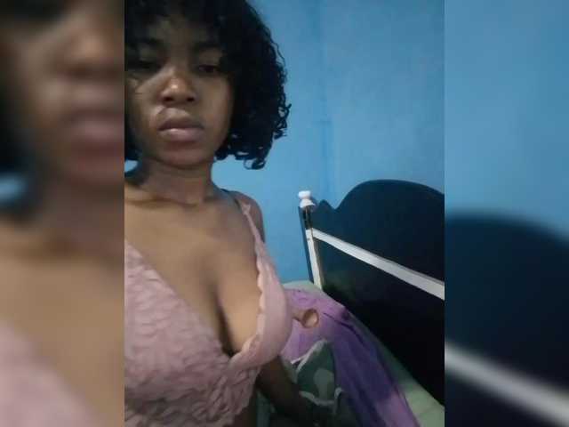 Candis02's BongaCams show and profile