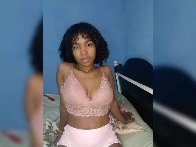 Candis02's BongaCams show and profile